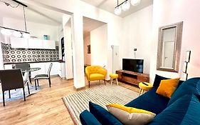 Lombardo'S Family - Free Private Parking 700M From The Station!